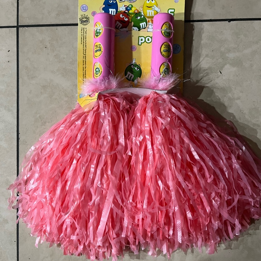 M&M'S Pink Cheer Pom Pom Set - Picture 4 of 4
